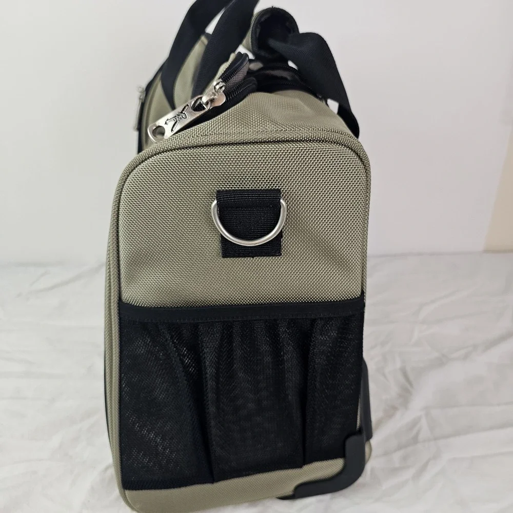 Travelsmith Beige Black Rolling Personal Luggage Carry-on Bag Duffel Zip Pockets